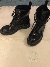 H&M women’s patent lace